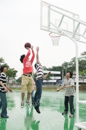 농구하는 학생들